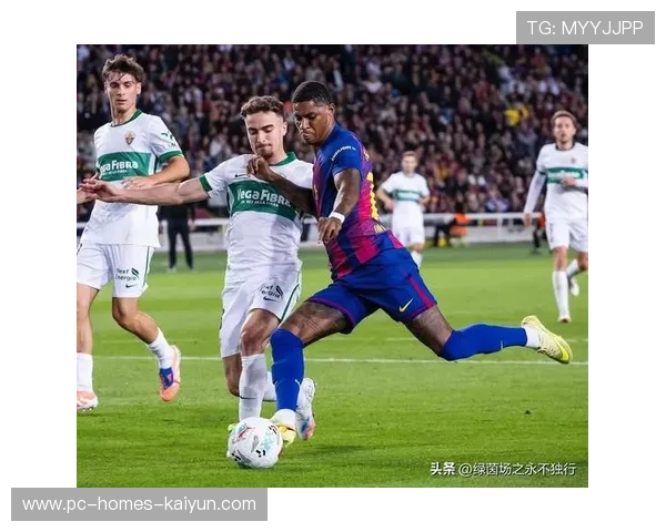 巴萨中场分球为前锋制造三次破门机会